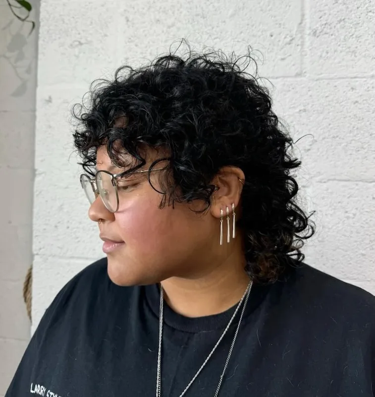 Short defined natural curls, cut to the curl.