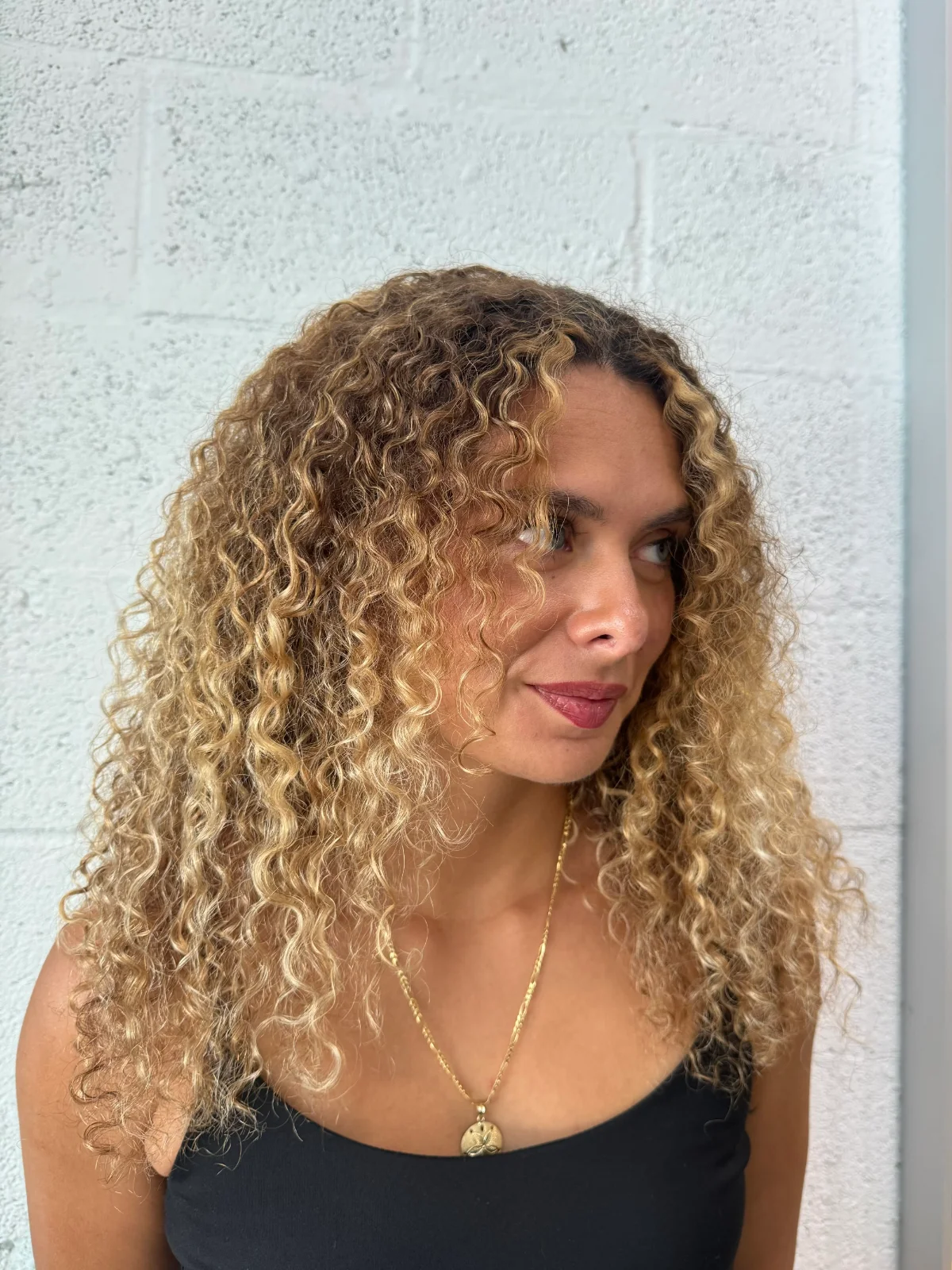 curly cut and blonde highlights